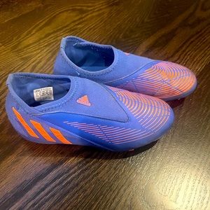 Kids size 2, Predator soccer cleats